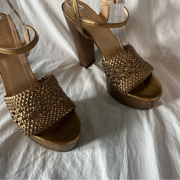 Intropia Metallic Gold Woven Leather Heels - Picture 10 of 12